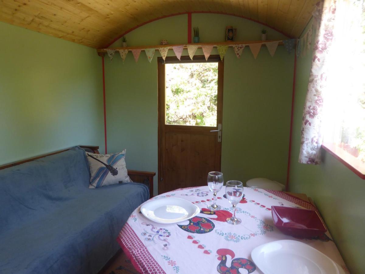 Rosa The Cosy Cabin - Gypsy Wagon - Shepherds Hut, River Views Off-Grid Eco Living Pedrogao Grande Exteriör bild