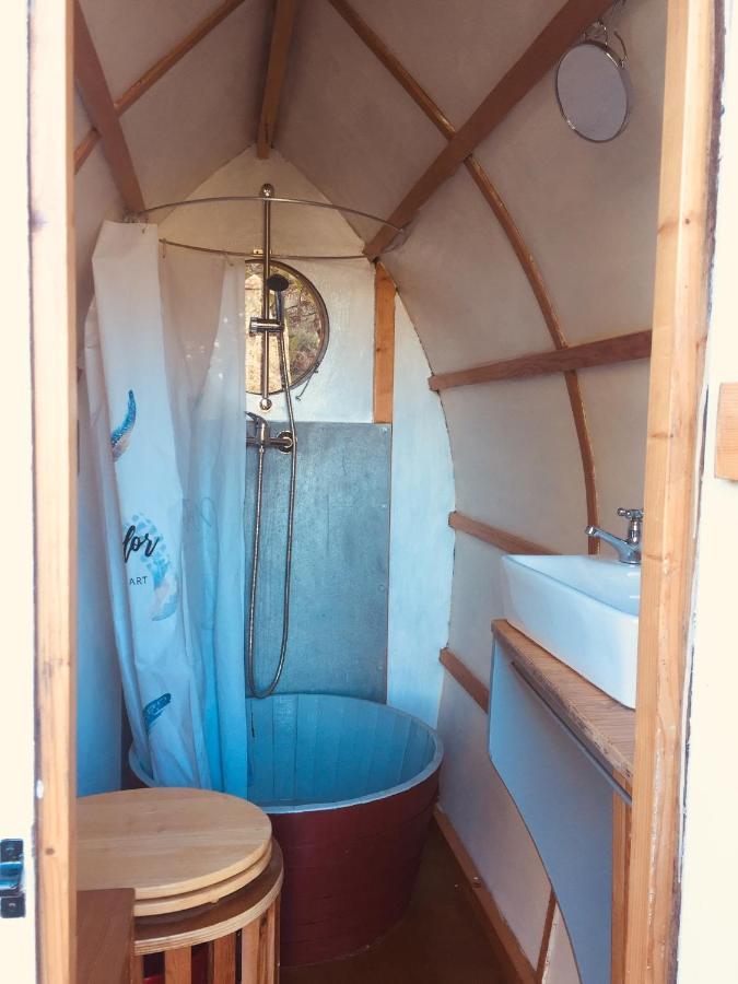 Rosa The Cosy Cabin - Gypsy Wagon - Shepherds Hut, River Views Off-Grid Eco Living Pedrogao Grande Exteriör bild