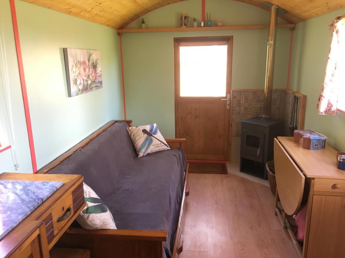 Rosa The Cosy Cabin - Gypsy Wagon - Shepherds Hut, River Views Off-Grid Eco Living Pedrogao Grande Exteriör bild