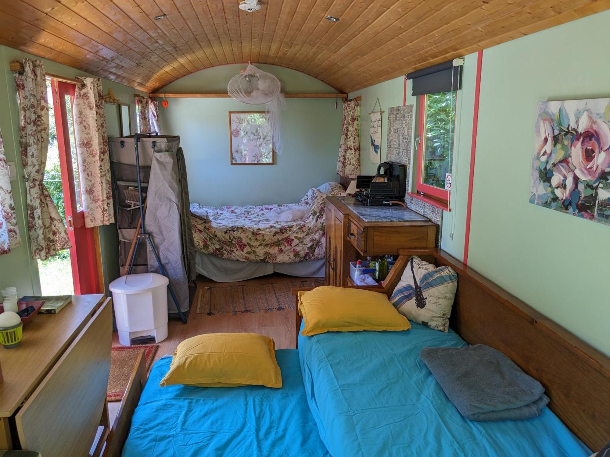 Rosa The Cosy Cabin - Gypsy Wagon - Shepherds Hut, River Views Off-Grid Eco Living Pedrogao Grande Exteriör bild